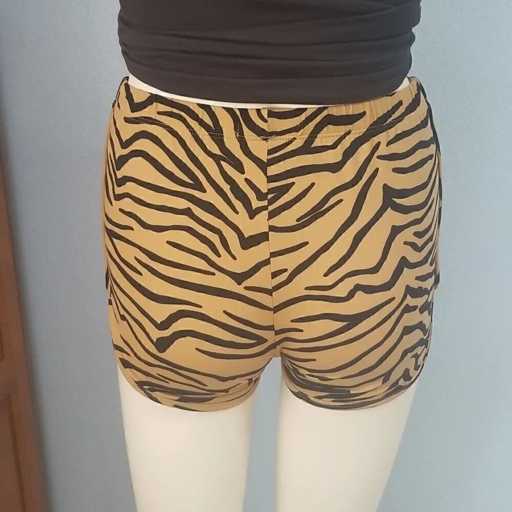Heart & Hips Tiger Stripe Shorts - Picture 5 of 9